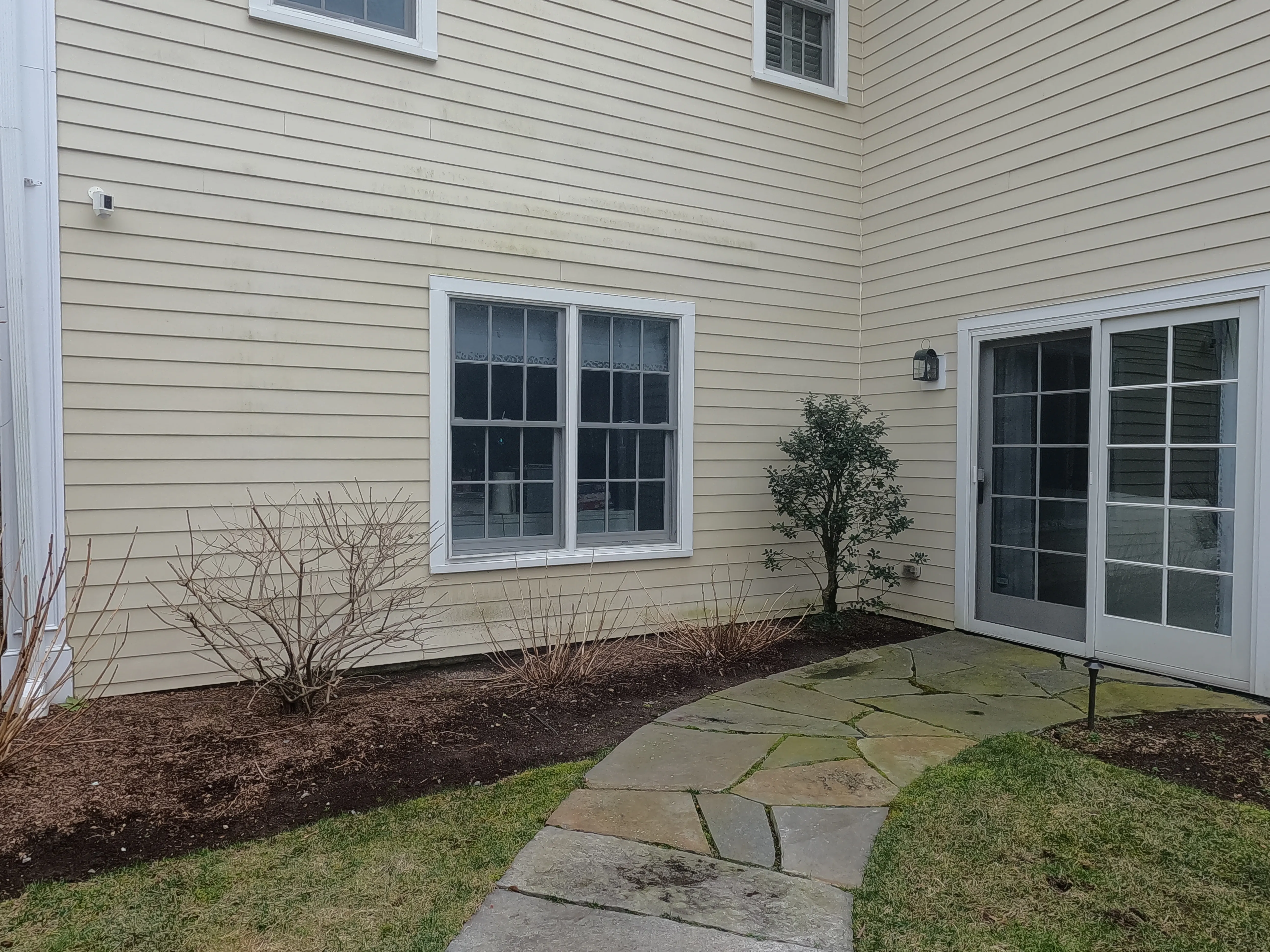 Window cleaning with professional exterior cleaning services. Soft washing cleaning solutions for residential and commercial building.